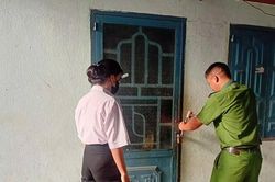 Công an xã Chư Sê hỗ trợ phá khóa phòng trọ, giúp thí sinh kịp giờ thi