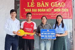 Bàn giao 4 căn nhà Đại đoàn kết cho hộ khó khăn xã Kdang