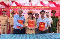 Phòng Cảnh sát giao thông Công an tỉnh Gia Lai kết nghĩa với làng Tnung