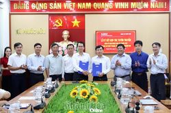 UBND xã Phước Hữu ký kết hợp tác tuyên truyền với Báo và Phát thanh, Truyền hình Khánh Hòa