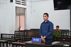 Vào tù vì bênh bạn bằng... dao