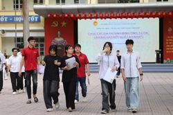 27 thí sinh bị đình chỉ thi do vi phạm quy chế sau ngày thi đầu tiên