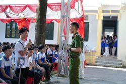 Để trẻ không phải mưu sinh