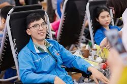 Truyền lửa hồng tuổi trẻ