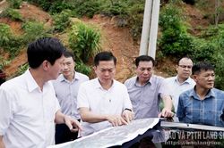 Lãnh đạo UBND tỉnh khảo sát tuyến đường dự kiến thực hiện dự án cải tạo, nâng cấp đường Bến Bắc - Khuổi Mạ - Khánh Khê