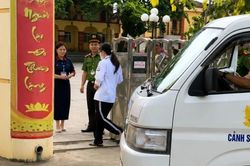 Lào Cai: Công an xã Trấn Yên kịp thời hỗ trợ thí sinh đến điểm thi an toàn, đúng giờ