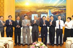 Đồng ch&iacute; B&iacute; thư Tỉnh ủy Dương Quốc Huy tiếp x&atilde; giao Đại sứ đặc mệnh to&agrave;n quyền Cộng h&ograve;a Cuba tại Việt Nam