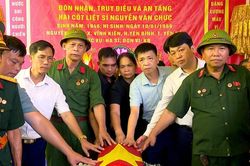 Hội Hỗ trợ gia đình liệt sĩ tỉnh bàn giao hài cốt liệt sĩ về an táng tại xã Cảm Nhân