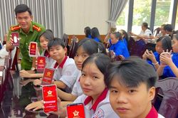 'Mùa hè số cùng VNeID' đưa tiện ích số đến gần dân