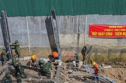 Quân đội tiếp sức xây dựng trường học ở vùng biên