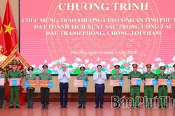 Chúc mừng và trao thưởng cho Công an tỉnh Phú Thọ có thành tích xuất sắc trong công tác đấu tranh phòng, chống tội phạm
