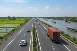 Tính toán kỹ tổng mức đầu tư cao tốc nối Đồng bằng sông Cửu Long với TP.HCM