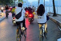 Cơn sốt xe đạp giữa lòng Hà Nội: Giấc mơ xanh hay là trào lưu nhất thời ?