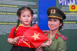 Hàng chục nghìn người hào hứng trải nghiệm 'Bức tường An ninh mạng' tại phố đi bộ Nguyễn Huệ