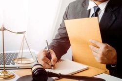 Thừa kế trong trường hợp đang xin ly hôn mà một bên chết