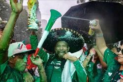 Fan zone tại Mexico City biến thành SVĐ thu nhỏ