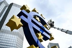 ECB tăng lãi suất lần đầu tiên sau gần 3 năm