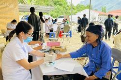 Trung tâm Kiểm soát bệnh tật tỉnh phối hợp tổ chức khám sức khỏe cho 419 người tại 2 xã Cô Ba và Xuân Trường