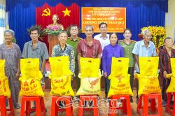 'Gần dân nhất' bằng những hành động sẻ chia