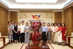 Phó Tổng Kiểm toán nhà nước Hà Thị Mỹ Dung thăm và chúc mừng Đài Truyền hình Việt Nam nhân Kỷ niệm 101 năm ngày Báo chí Cách mạng