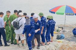 Danh tính người đàn ông nhảy cầu Bãi Cháy tự tử: Camera an ninh ghi lại điều gì?
