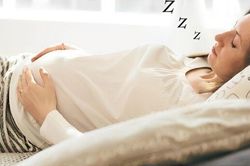 Tại sao nhiều mẹ bầu ngủ ngáy vang nhà dù trước đó không hề ngáy? Bác sĩ chỉ ra thời điểm cần đi khám