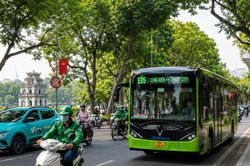 Hà Nội ưu tiên hộ nghèo trong chính sách chuyển đổi xe xanh