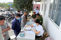 C&ocirc;ng an phường Long Trường: Kiểm tra ma t&uacute;y nhiều đối tượng, dọn dẹp 'quảng c&aacute;o bẩn'