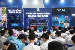 Đến với Gala 'Tổ quốc bình yên', người dân có thêm kiến thức về nhận diện lừa đảo trực tuyến