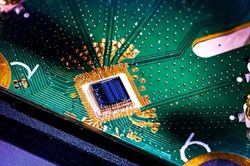 Chip lượng tử tạo số ngẫu nhiên biết tự kiểm tra phần cứng