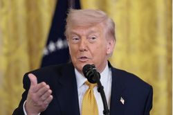 Vừa dọa 'đánh mạnh Iran đêm nay', ông Trump lại ra quyết định bất ngờ