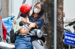 Buổi thi cuối tốt nghiệp THPT 2026: Thí sinh tự tin trước giờ làm bài