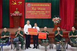 Tặng quà gần 1,6 triệu người có công dịp kỷ niệm ngày Thương binh - Liệt sĩ