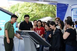 Người dân TP.HCM trải nghiệm nhận diện thủ đoạn lừa đảo công nghệ cao
