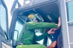Nghĩa cử đẹp của chiến sĩ Công an Thủ đô
