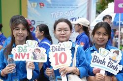 Dấu ấn những nữ sinh tình nguyện tiếp lửa mùa thi