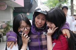 Sau kỳ thi tốt nghiệp THPT năm 2026: Phụ huynh nghẹn ngào, sĩ tử hào hứng lên lịch 'xả hơi'