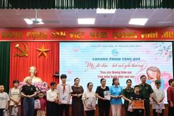 Phụ nữ Phú Diễn lan tỏa tinh thần sẻ chia, thi đua xây dựng phường văn minh