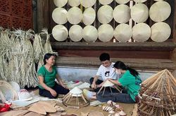 Hà Nội: Đưa 'chợ phiên' làng nghề truyền thống vào trung tâm thương mại