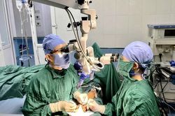 Bước tiến trong phẫu thuật vi phẫu: Chuyển vạt SCIP tự do được triển khai tại Nghệ An