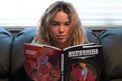 SUPERGIRL x LE SSERAFIM: C&uacute; nổ ph&ograve;ng v&eacute; từ n&agrave;ng si&ecirc;u nh&acirc;n kh&ocirc;ng cần ho&agrave;n hảo?