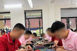 Niềm tin được 'tái sinh' từ những đôi tay lắp ráp