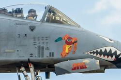 A-10 Warthog trở lại Anh với những hình vẽ nghệ thuật và dấu ấn từ Chiến dịch Epic Fury