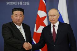 Ông Kim Jong Un cam kết luôn sát cánh cùng Nga