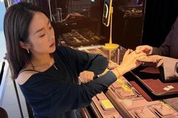 'Bỏ heo' vàng 99,99%: Gu tích lũy tinh tế của người trẻ hiện đại