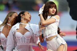 Lisa trình diễn ở lễ khai mạc World Cup 2026