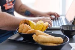 Bác sĩ cảnh báo: Đừng làm 3 việc này nếu không muốn hại dạ dày