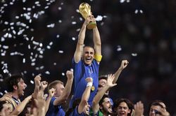 Zidane húc đầu, Lippi tháo kính, Italy lên đỉnh thế giới