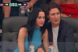 Katy Perry và cựu thủ tướng Canada hôn công khai