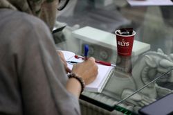 Chấm sai 63.000 bài thi IELTS, Cambridge bị phạt nặng